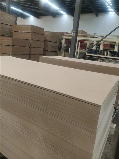 Durų dydis HDF 750/850/950 x 2150 mm / 2135 mm
